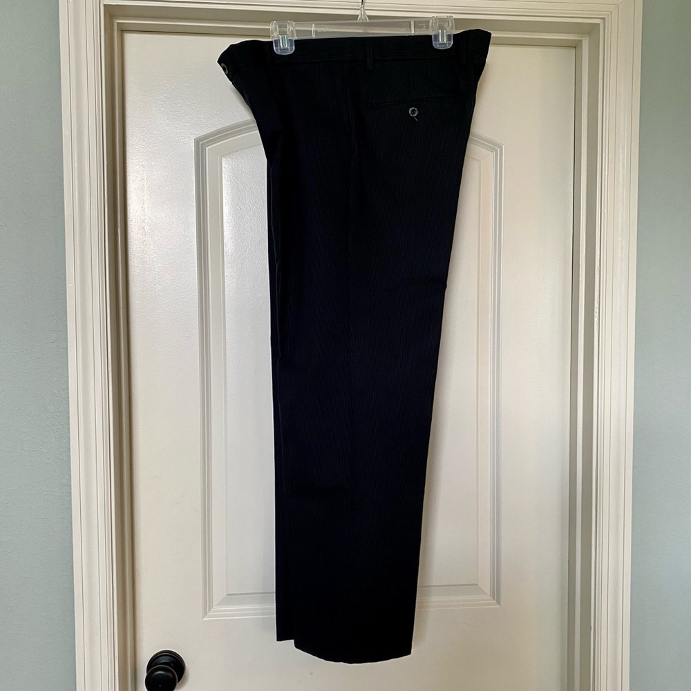 DOCKERS Signature Khaki Straight Fit - Men's Dress Pants! Only worn once! - Picture 7 of 7